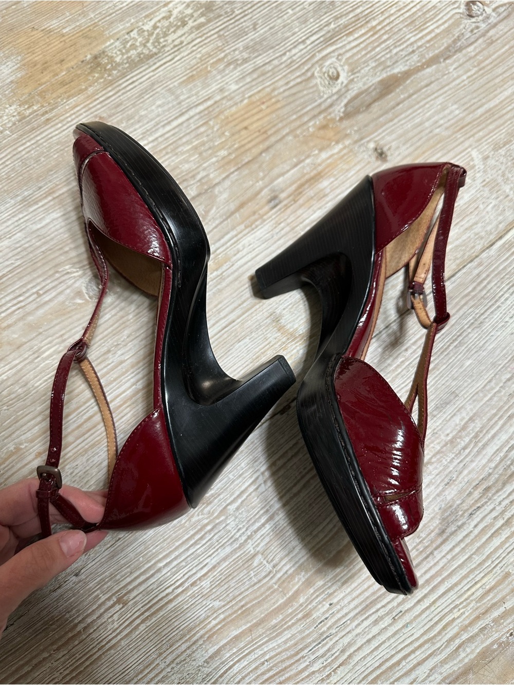 Sofft Burgundy Patent Leather T-strap Heels Open Toed Sandals Size 8.5 - Picture 5 of 7